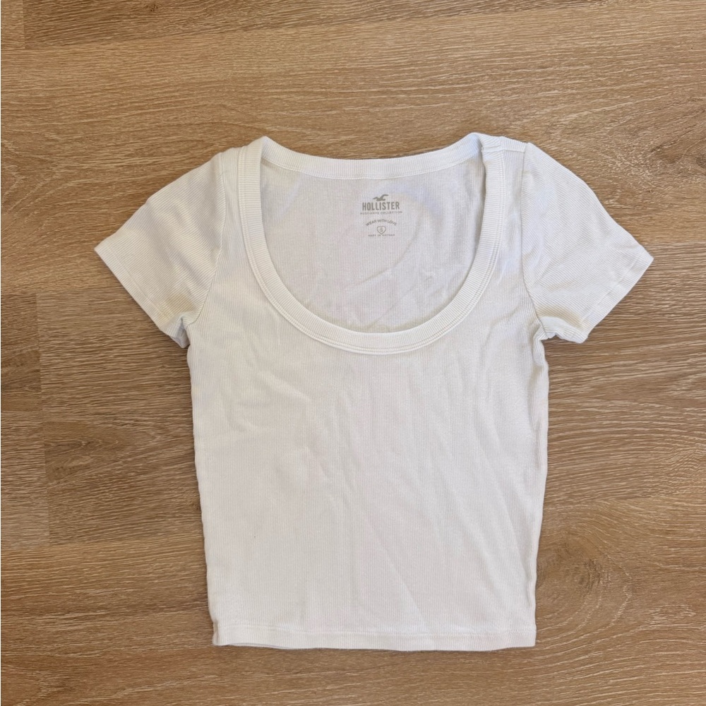 Hollister White Scoop Neck Short Sleeve Tee